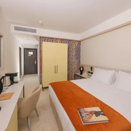 Maria 4* Calvi (Corsica)